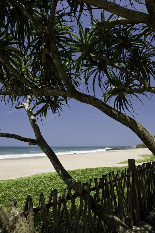 Sri Villas Bentota Bagian luar foto